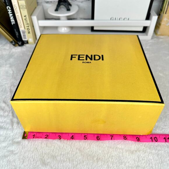 FENDI Magnetic Closure Large Box with tissue paper NICE! - Picture 8 of 11